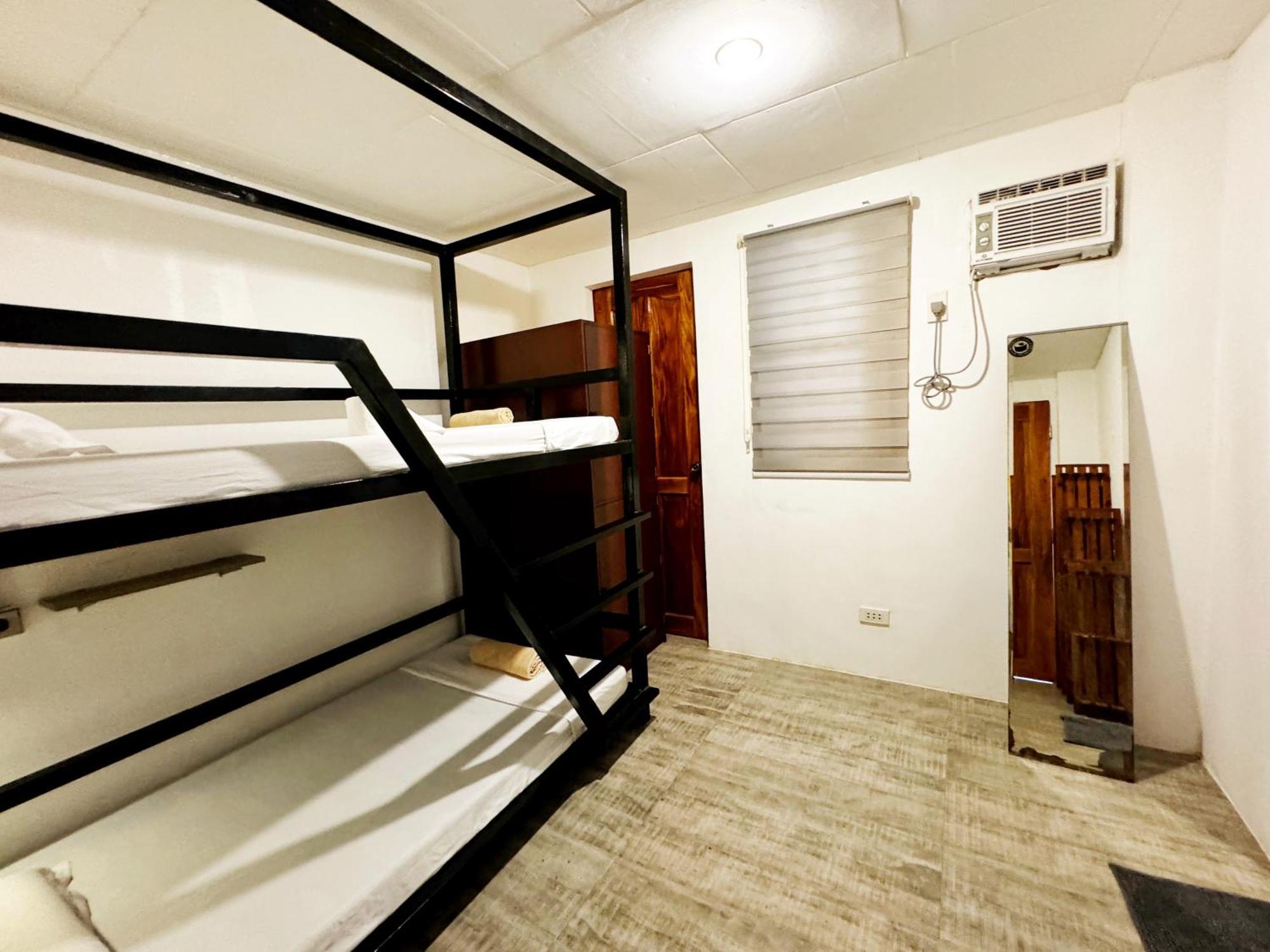 Ocean Breeze Hostel By Daily Sweet Moalboal Bagian luar foto